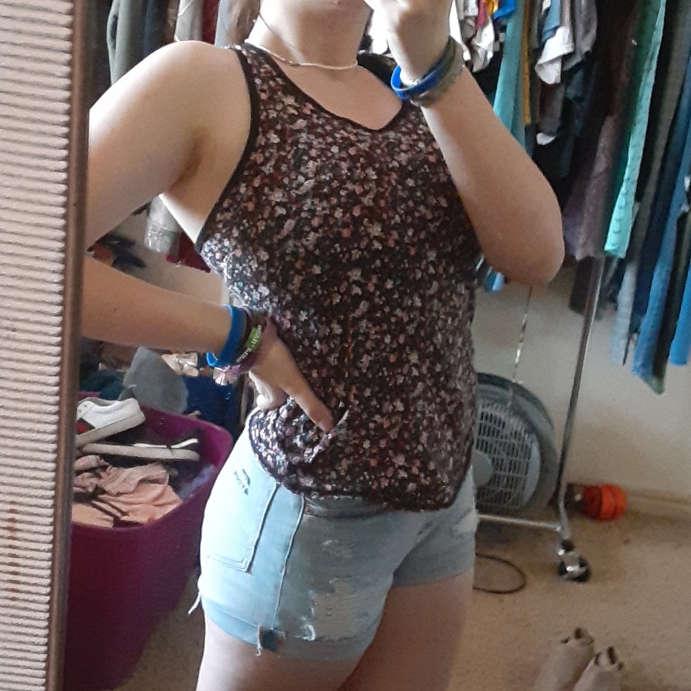 Black floral tank top w/ pocket